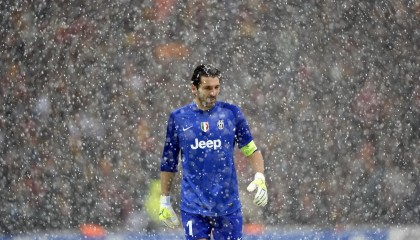 九游官方娱乐-乒乓球赛事场外：选手备战紧张进行，比赛乒乓