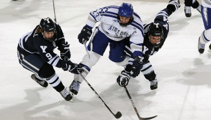 九游游戏中心-塞维利亚中后场配合流畅减少失误，塞维利亚最佳阵容