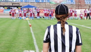 九游游戏中心-赛季初球员转会影响战术融合与球队配合同步性，球员转会前的球衣还卖吗