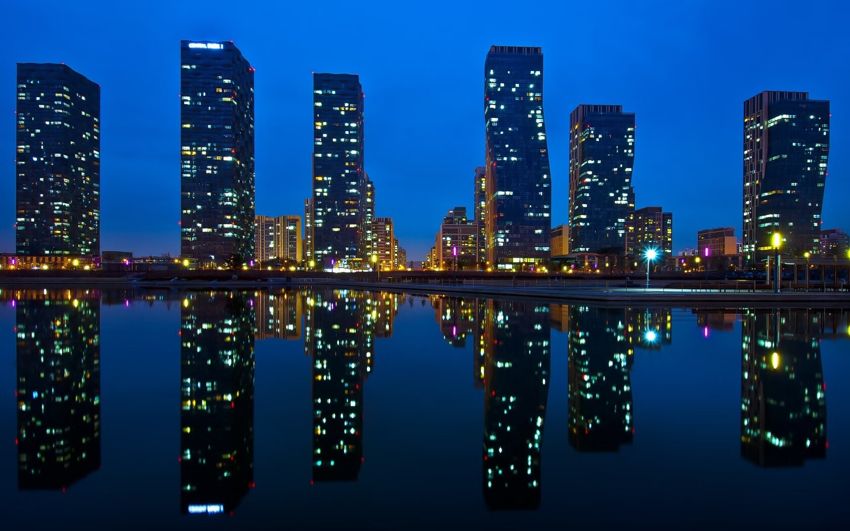 举世瞩目的欧冠“超级对决”回顾,欧冠决赛和超级碗