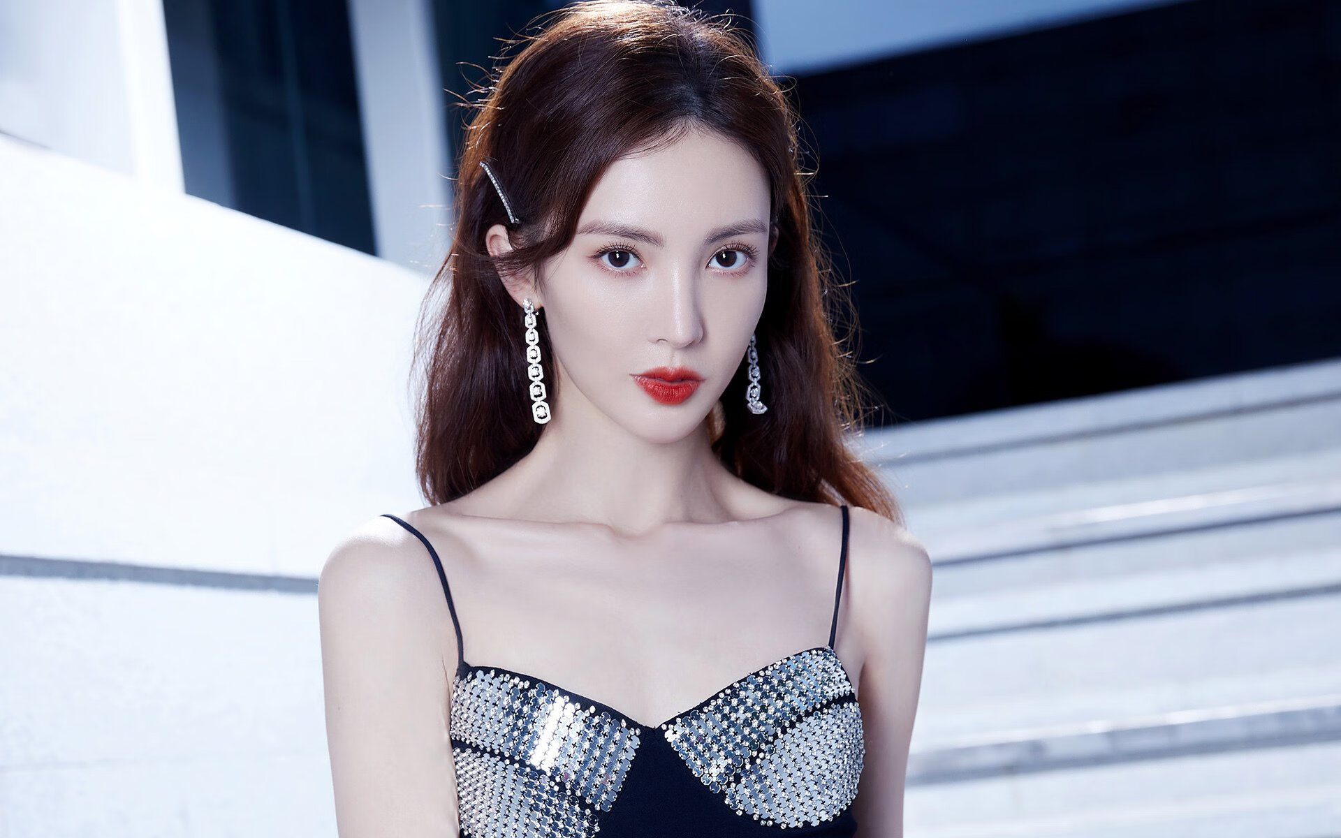 詹姆斯赛后接受媒体采访微笑回应,听听詹姆斯赛后的发言, 绝对是听到了球迷的心声