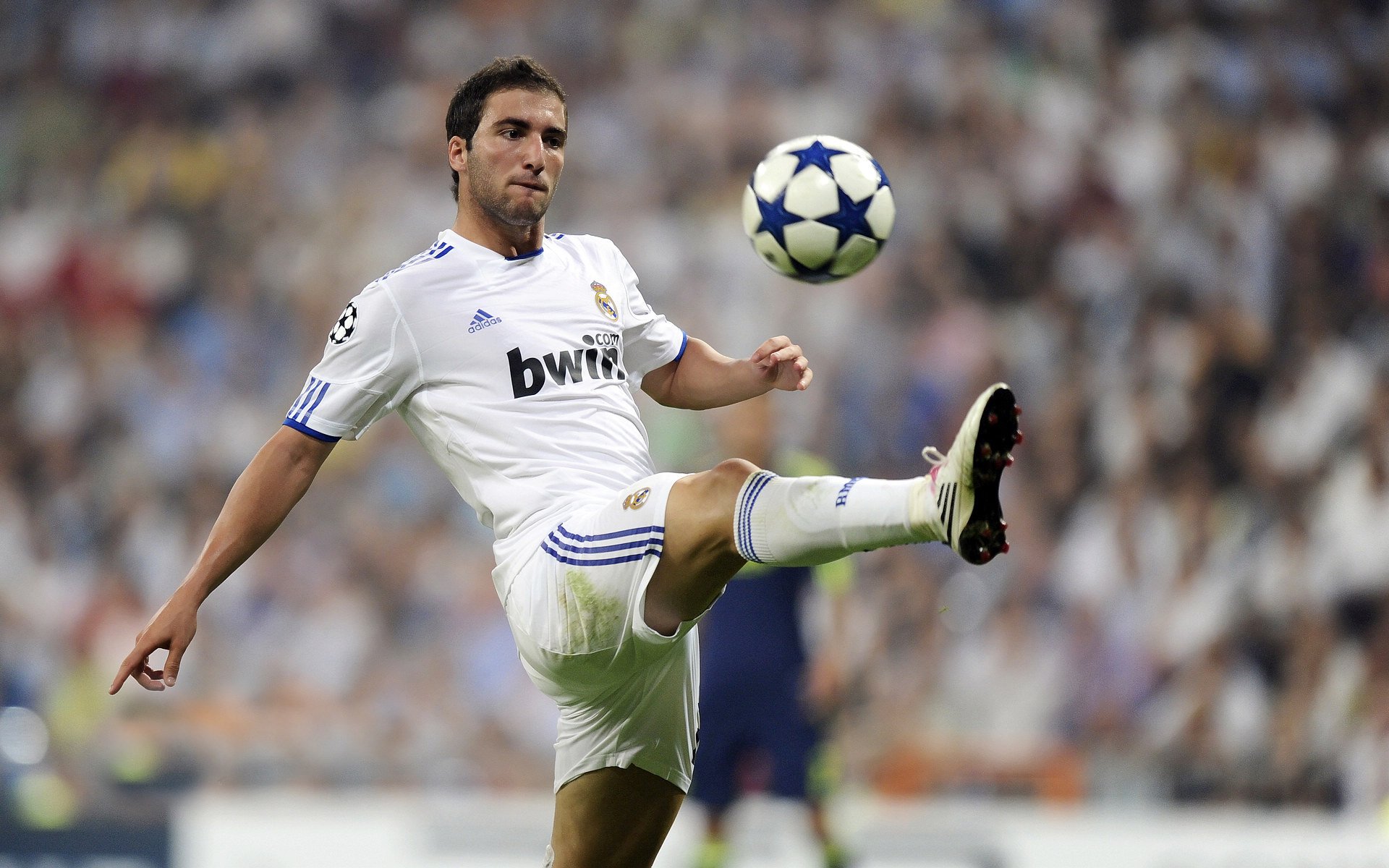 塞维利亚中后场配合流畅减少失误，塞维利亚最佳阵容