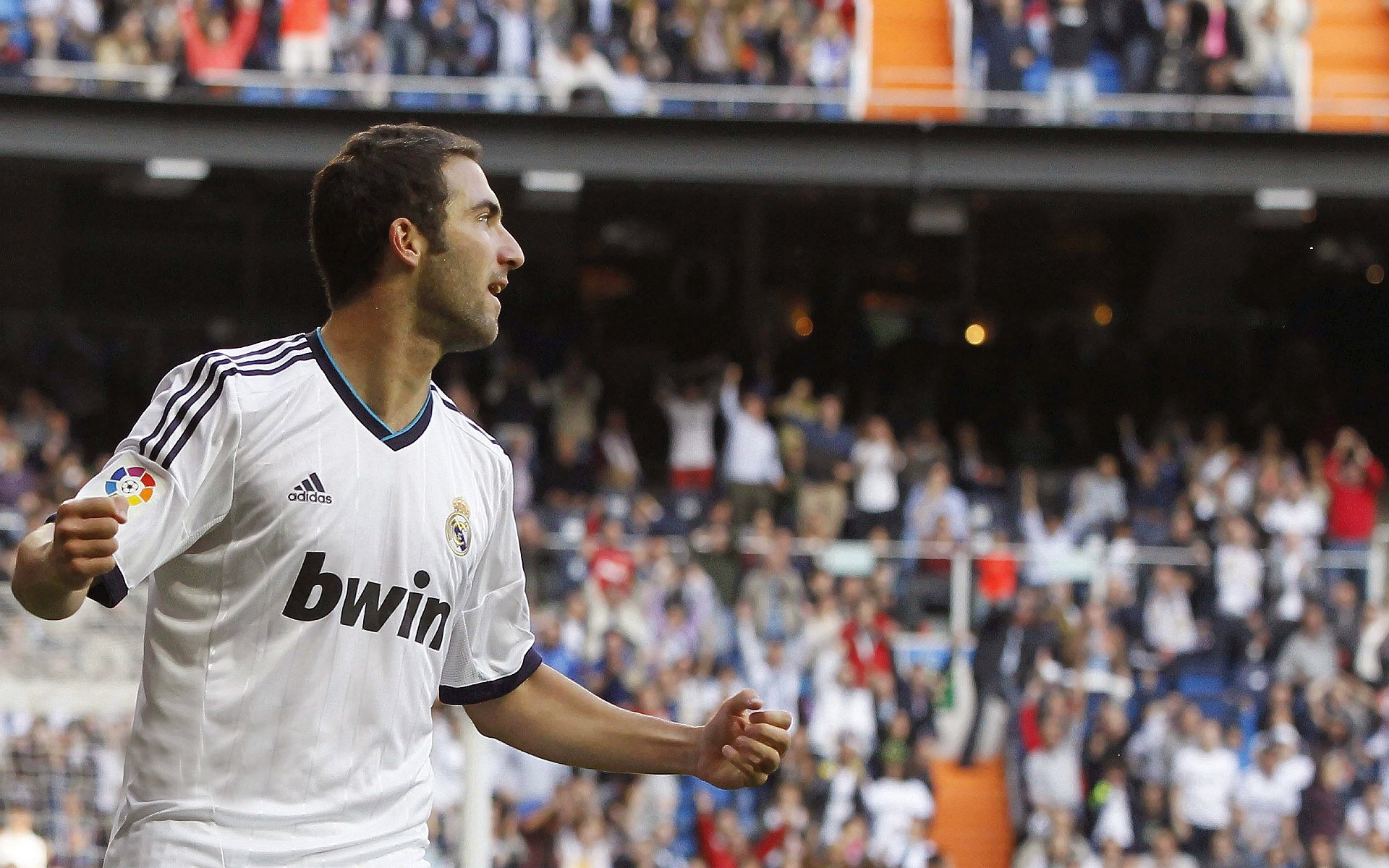 斯图加特高位封锁打断出球路线，斯图加特高中锋