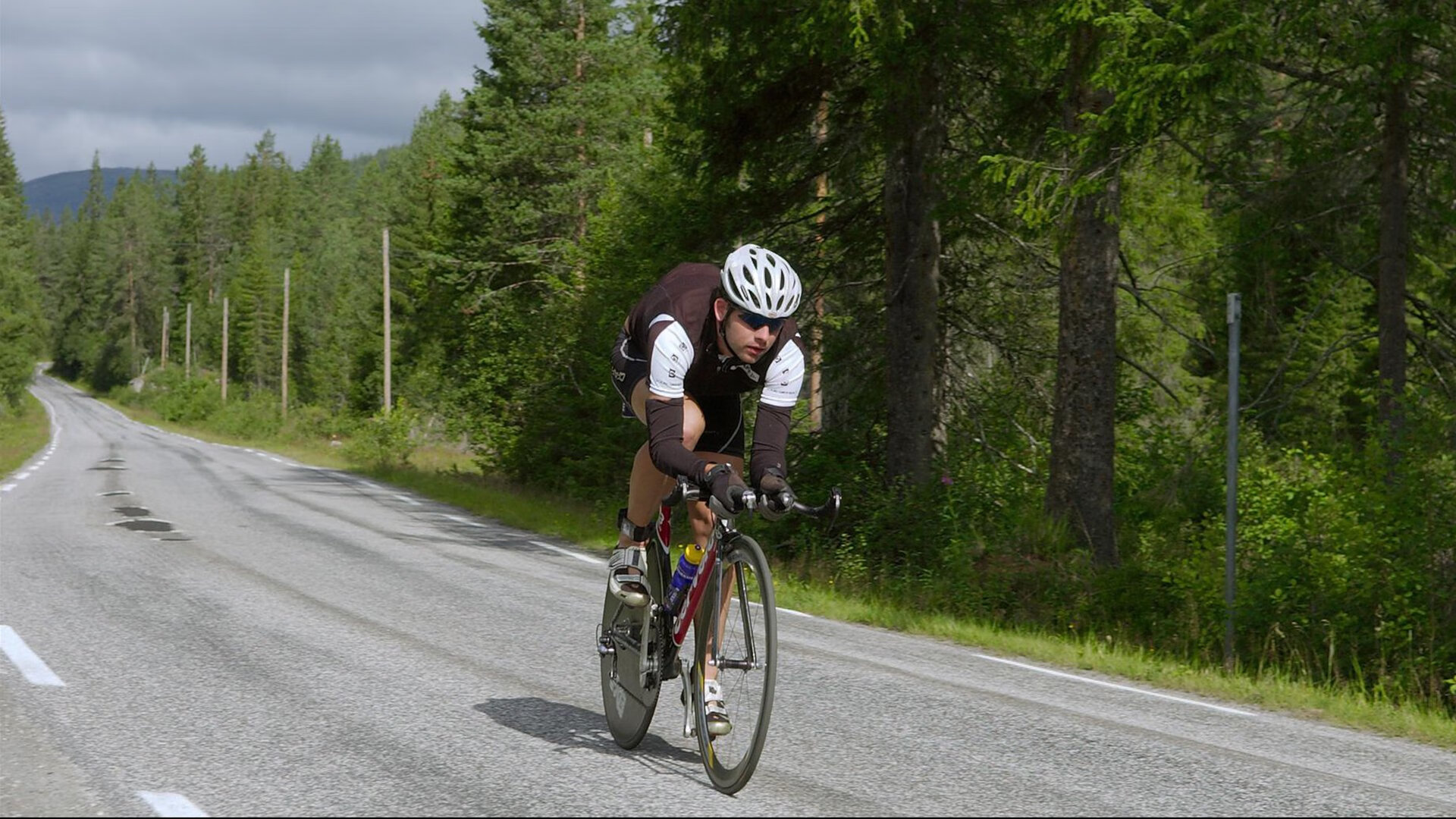足球青训营强化体能与技战术同步培养，足球青训训练计划教案样本